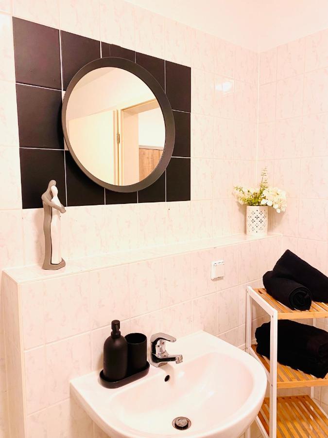 Saniertes Studio - Elisa - Mit Balkon, Wlan, Smart-Tv & Kueche In City-Naehe 에르푸르트 외부 사진